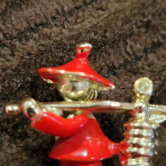 Vintage Asian Man Carrying a Lantern Small Brooch - 1950's MCM Scatter Pin - Picture 5 of 7